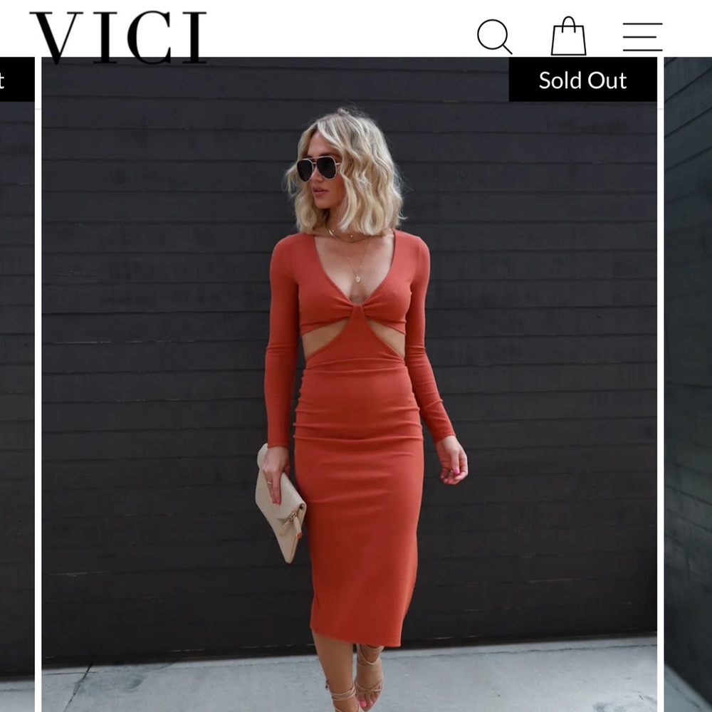 Something About Her Ribbed cut -out MIDI dress in color Rust.